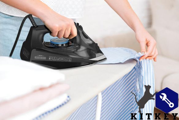 Утюг BLACK+DECKER BXIR2805E