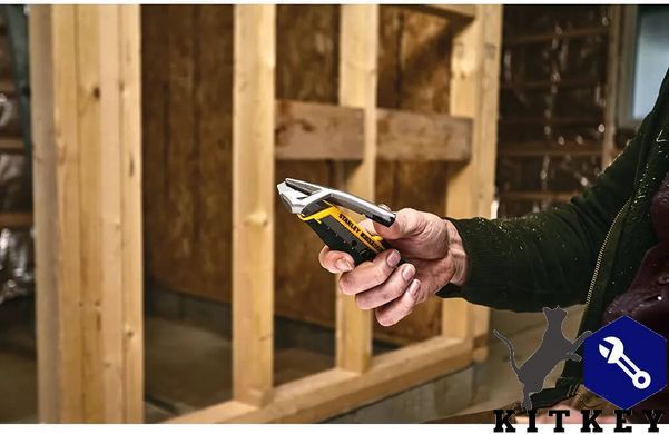 Нож FatMax Integrated Snap Knife длиной 165 мм с лезвием шириной 18 мм с отламывающимися сегментами STANLEY FMHT10594-0