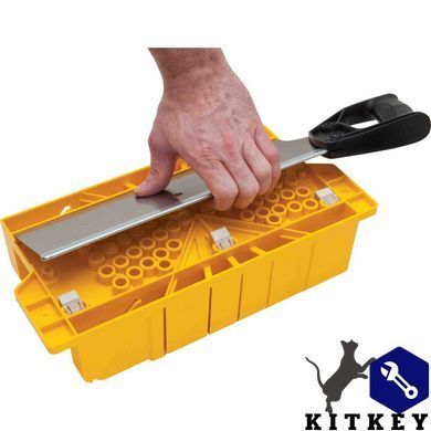 Стусло з полістиролу з ножівкою і фіксаторами STANLEY 1-20-600