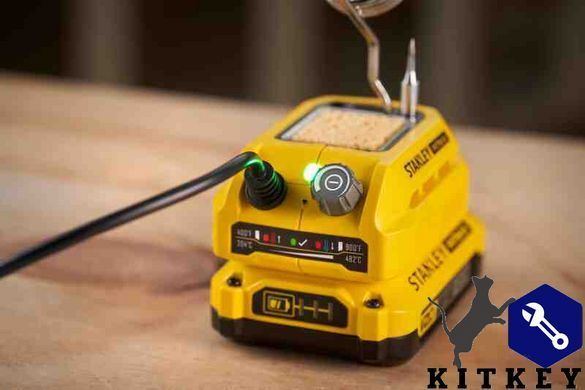 Паяльник акумуляторний STANLEY FATMAX SFMCE040B