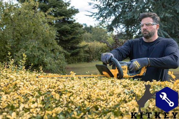 Кусторез аккумуляторный DeWALT DCMHT564N