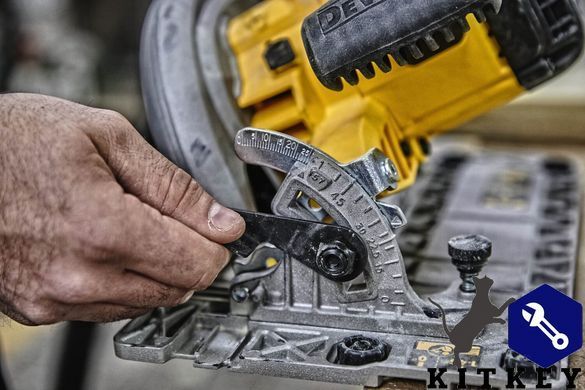 Пилка дискова мережева DeWALT DWE576K