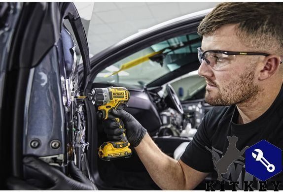 Шуруповерт аккумуляторный бесщеточный DeWALT DCF601N