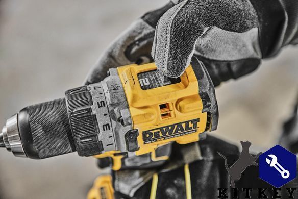 Дрель-шуруповёрт аккумуляторная бесщёточная DeWALT DCD800E2T