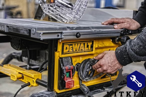 Пила настольная сетевая DeWALT DWE7492