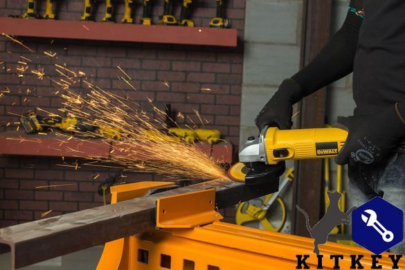Шлифмашина угловая - болгарка сетевая DeWALT DWE4115