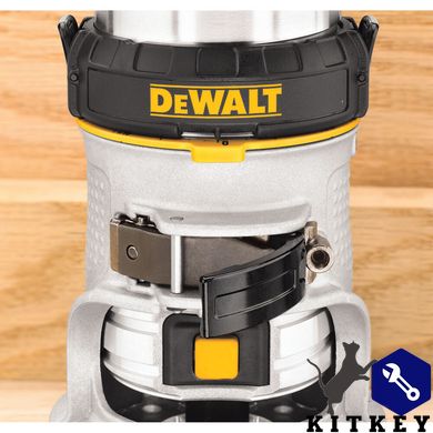 Фрезер сетевой DeWALT D26200