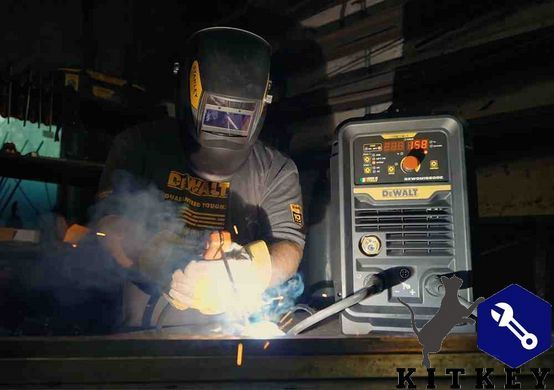 Зварювальний апарат інверторний DeWALT DXWDMIG200E