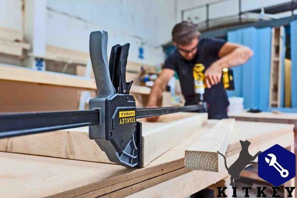 Струбцина FatMax XL тригерна з максимальним зусиллям стиснення 270 кг STANLEY FMHT0-83240