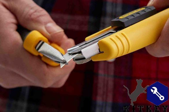 Нож FatMax Cartridge длиной 180 мм с лезвием шириной 18 мм с отламывающимися сегментами STANLEY 0-10-481