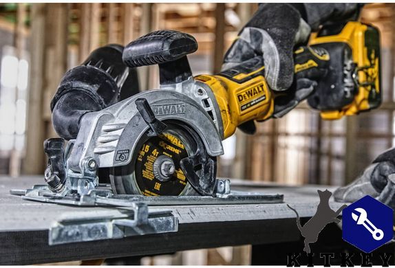 Пила дисковая аккумуляторная бесщёточная компактная DeWALT DCS571NT