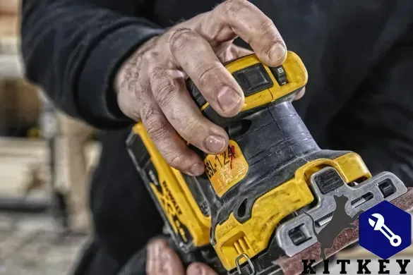 Шлифмашина вибрационная аккумуляторная DeWALT DCW200N