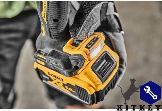 Дрель-шуруповёрт аккумуляторная бесщёточная DeWALT DCD800P2T